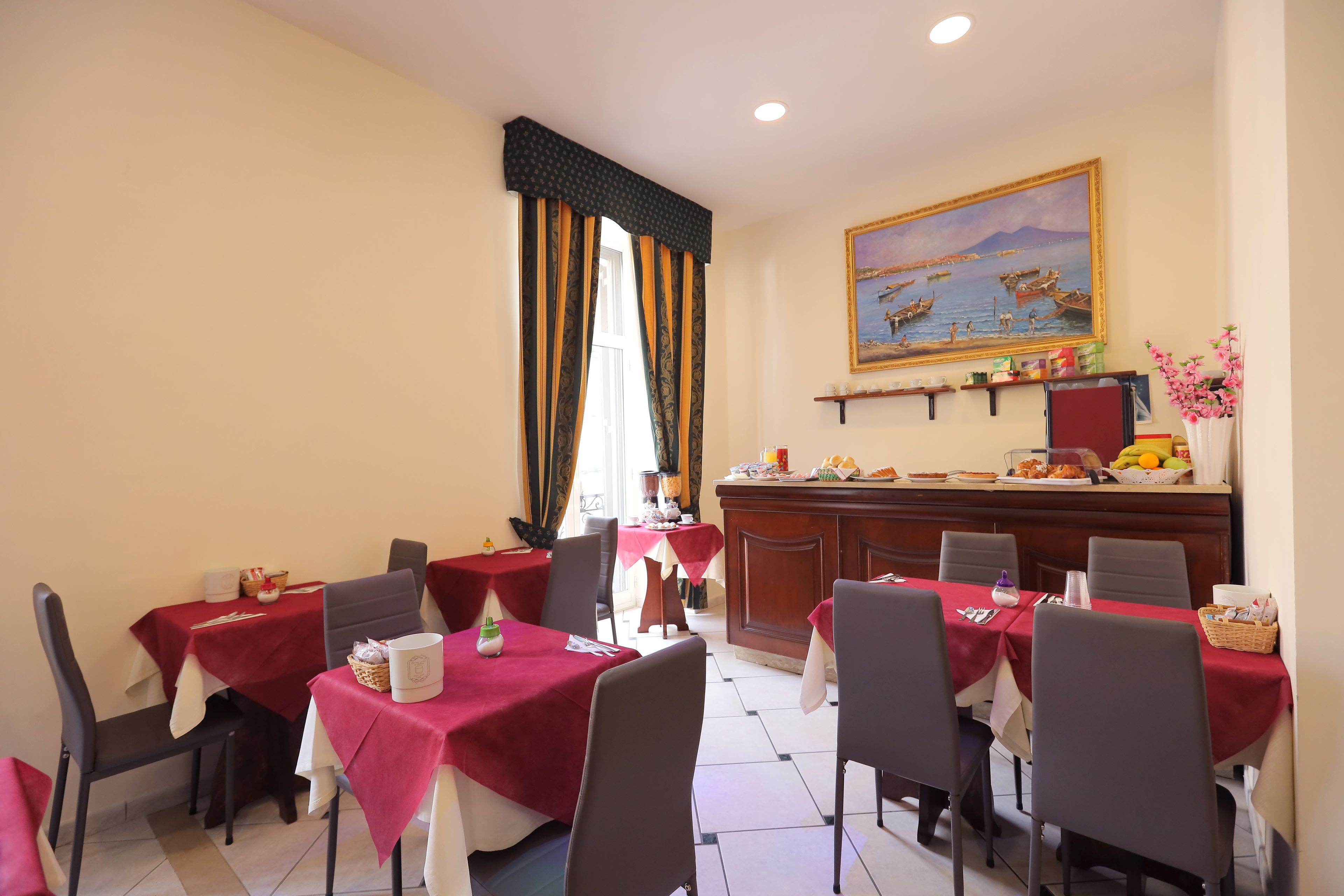 Se ofrece un desayuno bufé (8 EUR por persona)