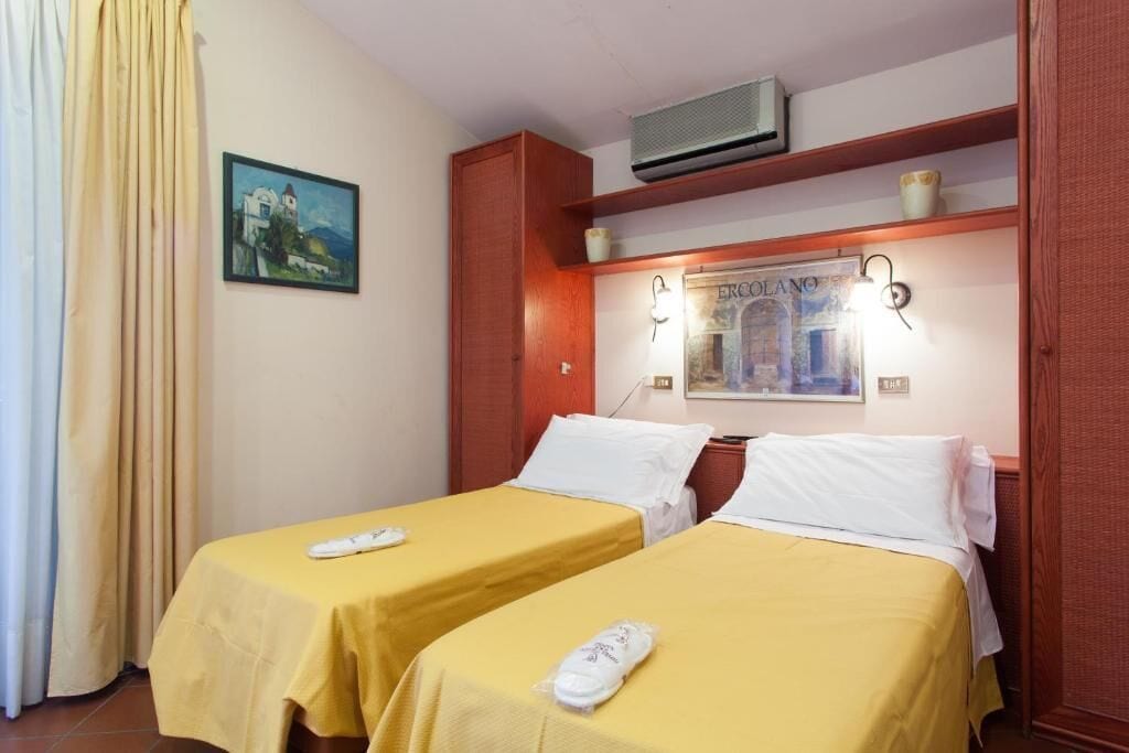 suite, 2 bedrooms, kitchenette | frette italian sheets, in-room safe, desk, soundproofing