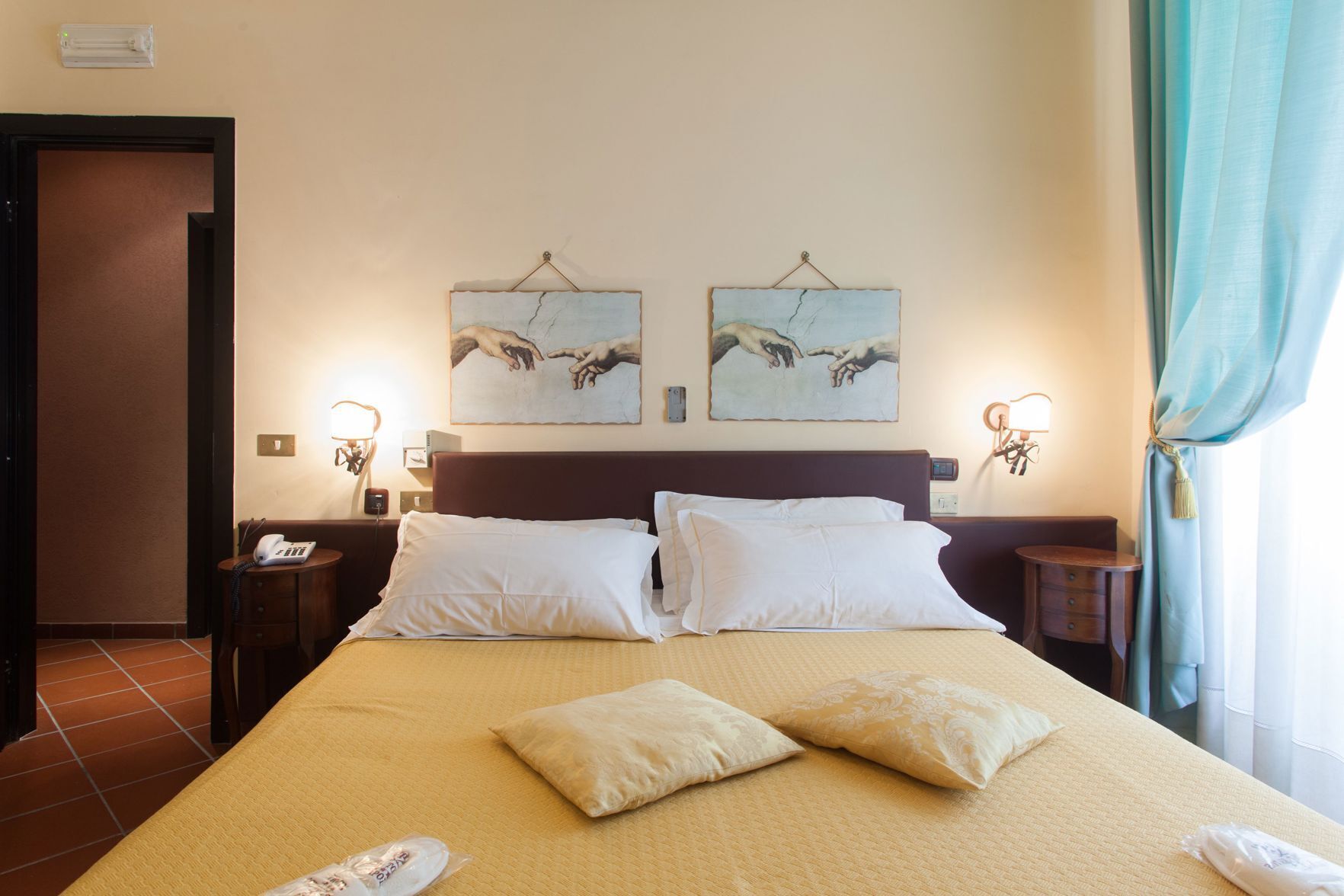 Frette Italian sheets, in-room safe, desk, soundproofing