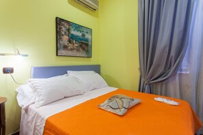 Habitación con 1 cama matrimonial o 2 individuales | Sábanas italianas Frette y caja de seguridad en la habitación 