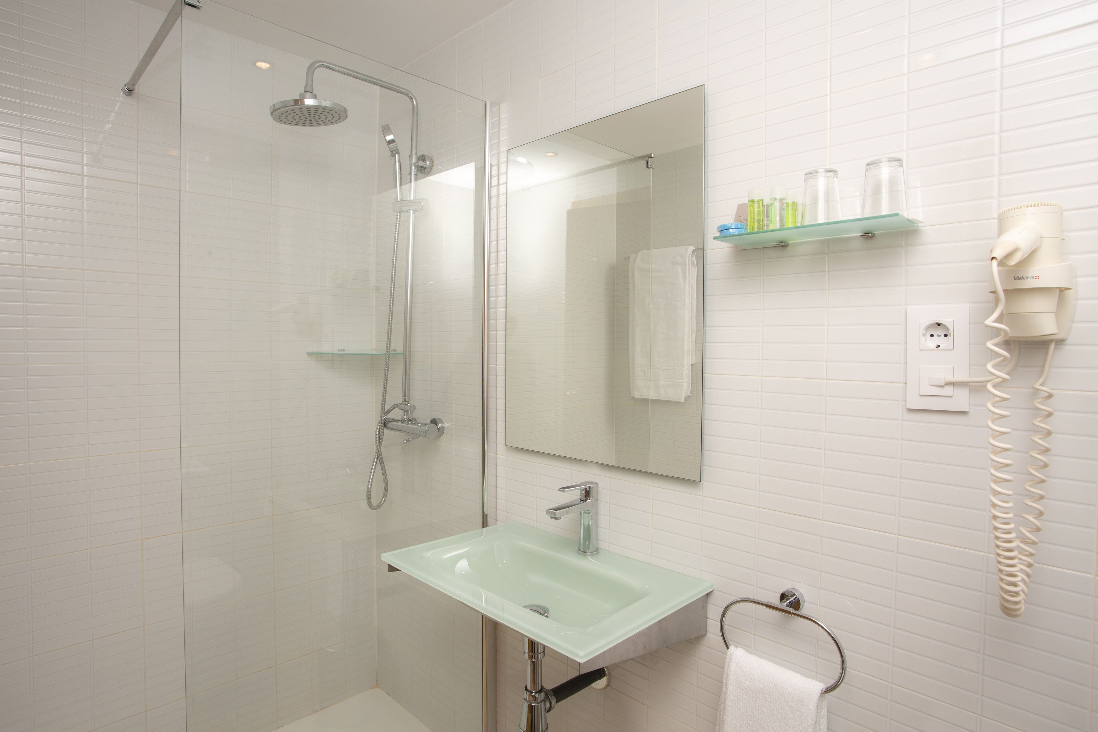 1 bedroom, minibar, individually decorated, desk