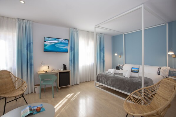 1 habitación, minibar, decoración personalizada y escritorio