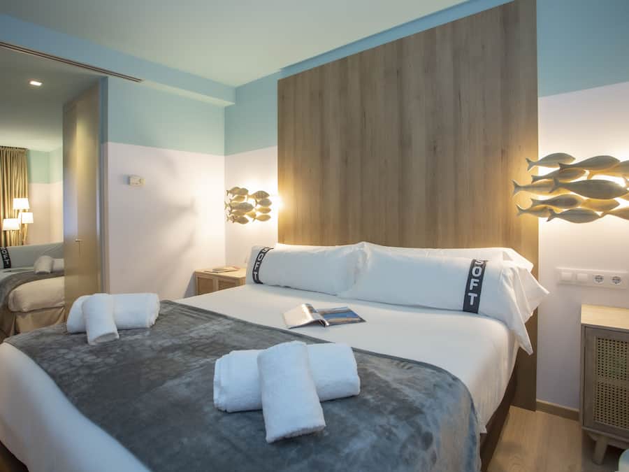 Quarto triplo standard | Frigobar, individualmente decorados, escrivaninha