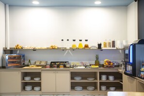 Petit déjeuner buffet (11.50 EUR par personne)