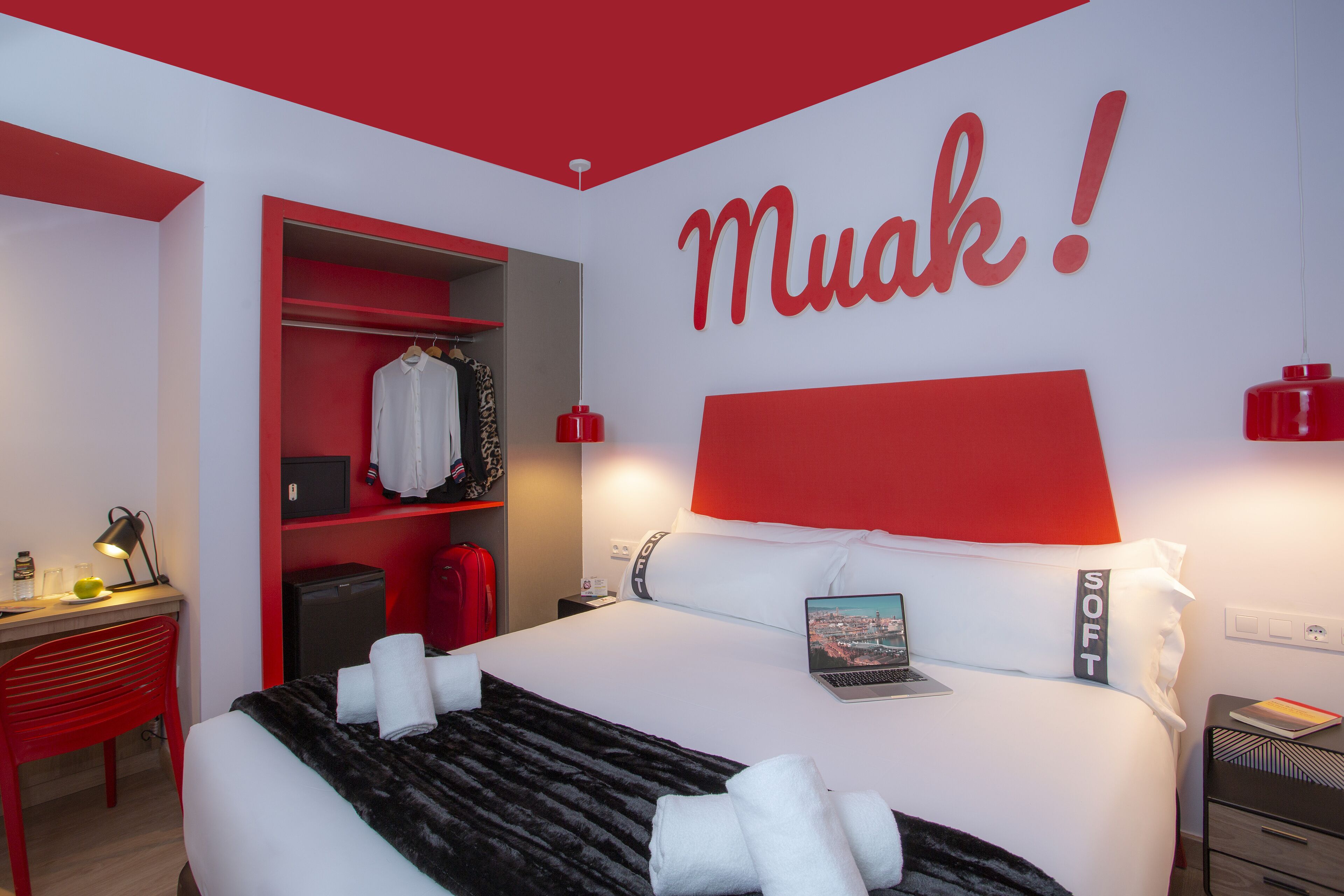 double room, 1 queen bed | 1 bedroom, minibar, individually decorated, desk