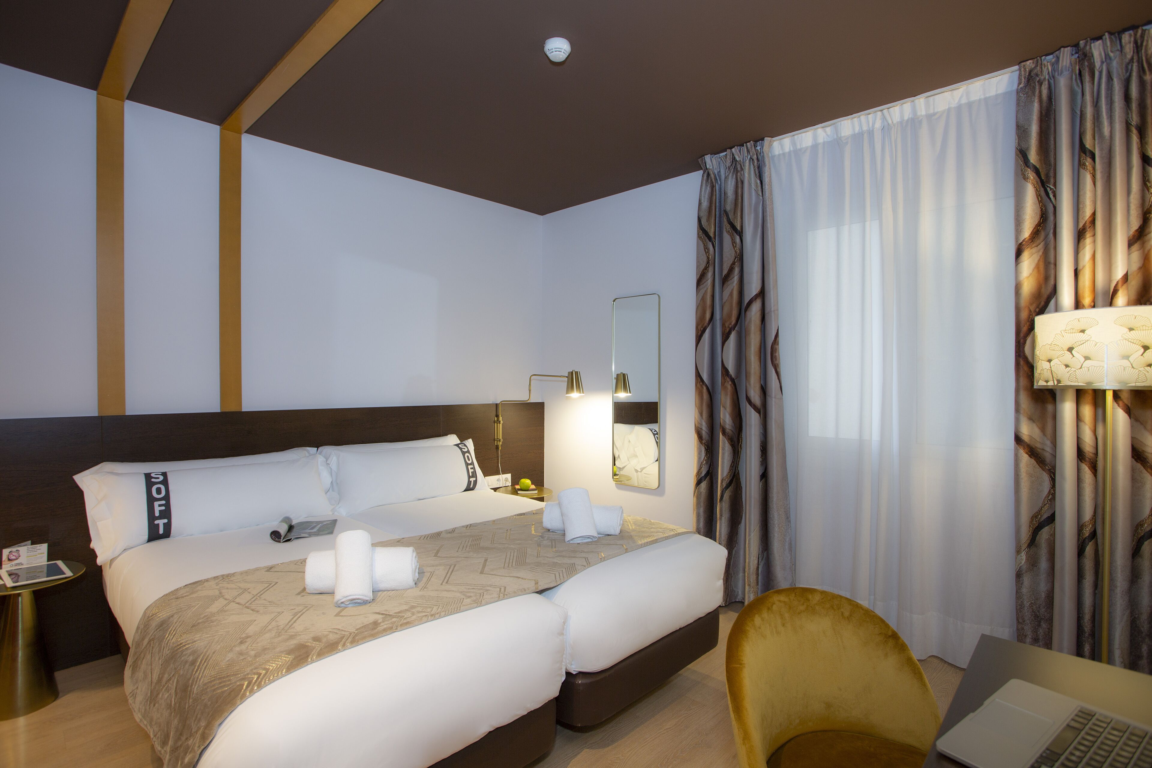 twin room, 2 single beds | 1 bedroom, minibar, individually decorated, desk