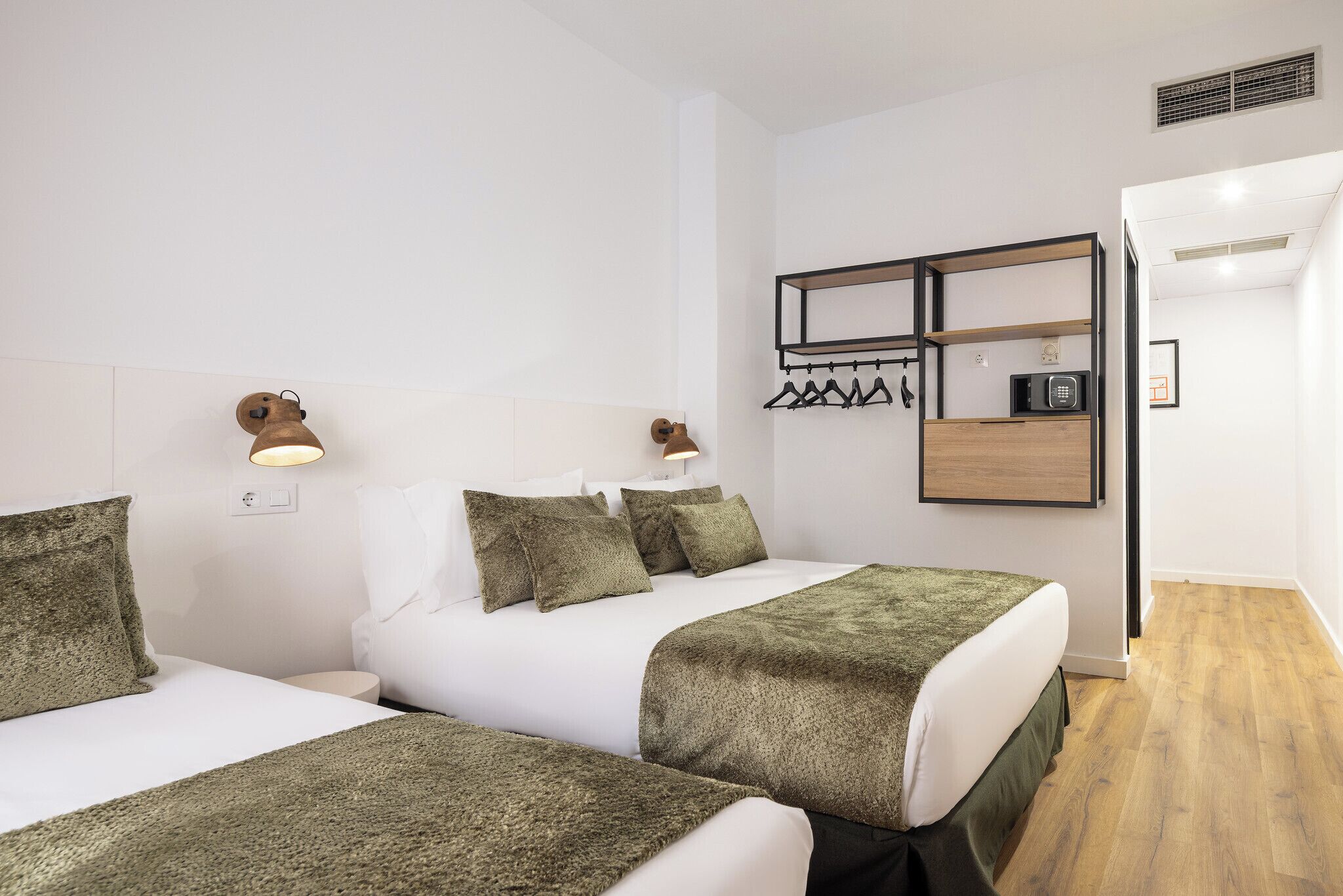 Caja fuerte, escritorio, wifi gratis y ropa de cama