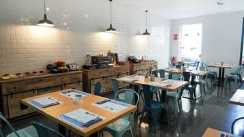 Daily continental breakfast (EUR 8.50 per person)