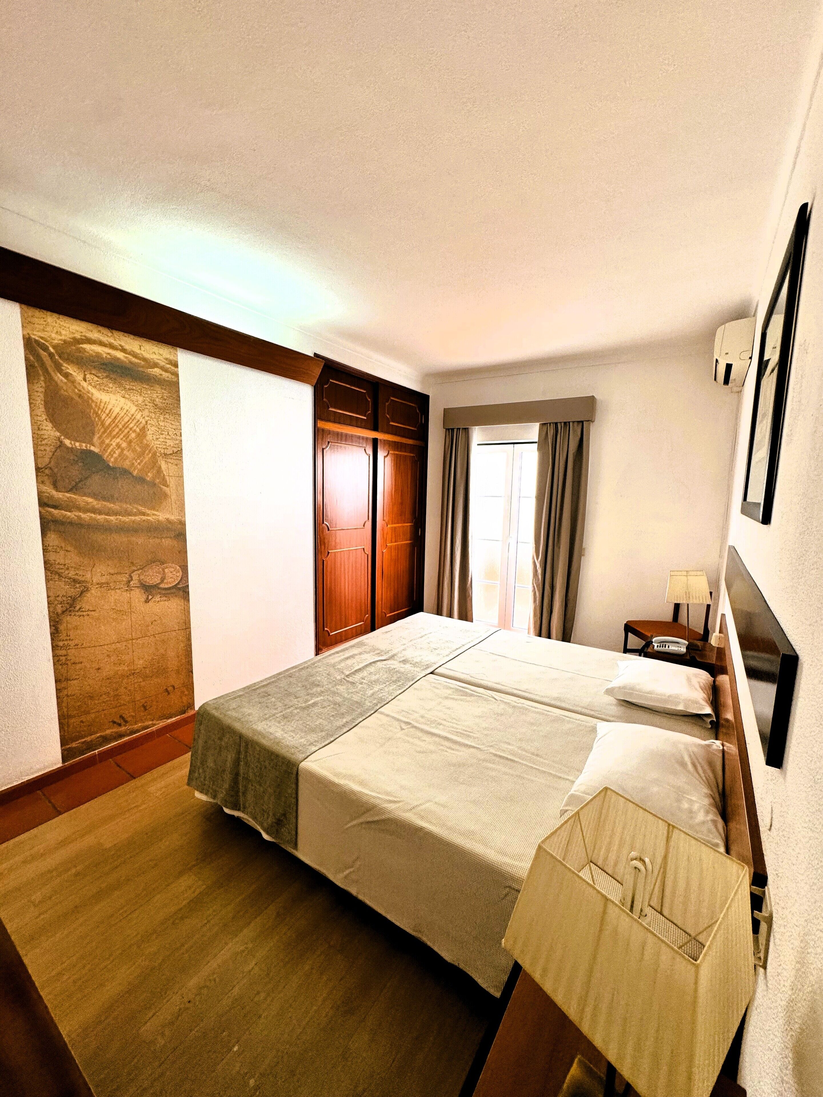 deluxe double room | free wifi, bed sheets