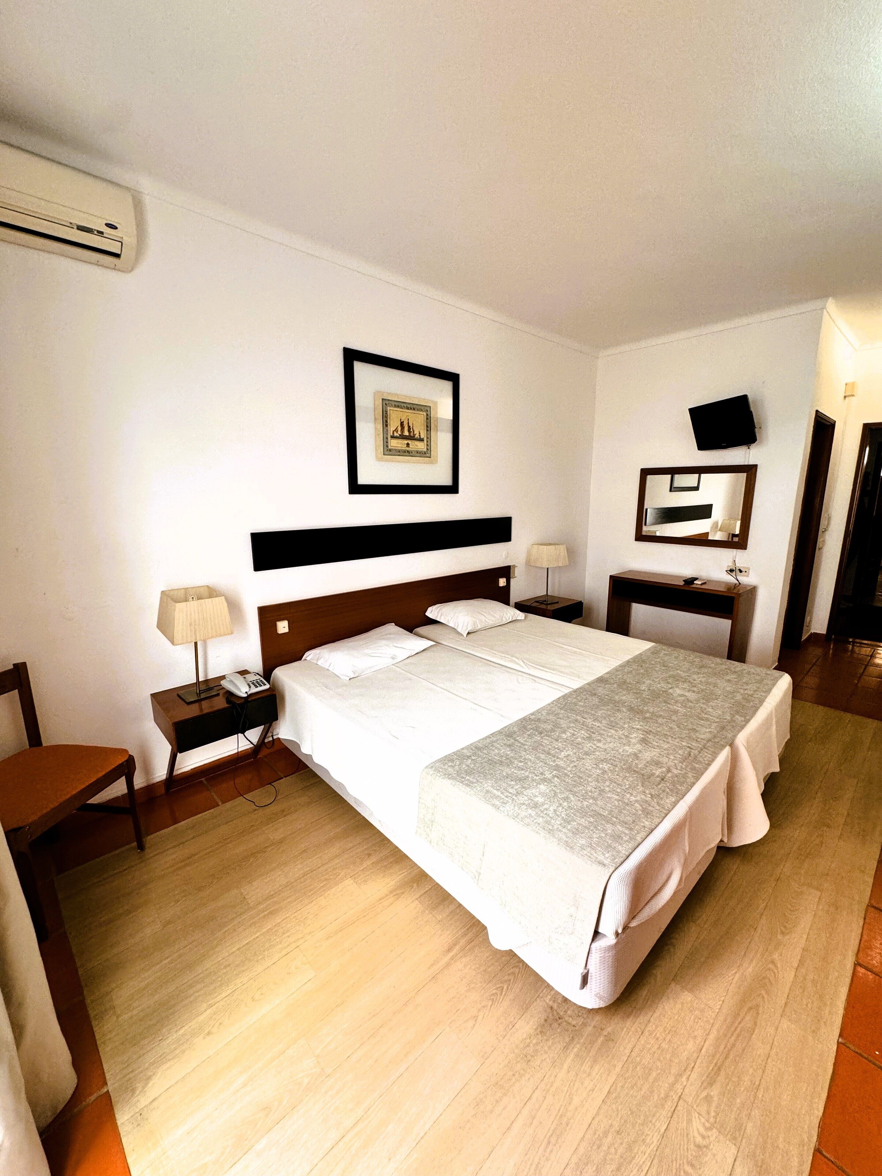 deluxe double room | free wifi, bed sheets