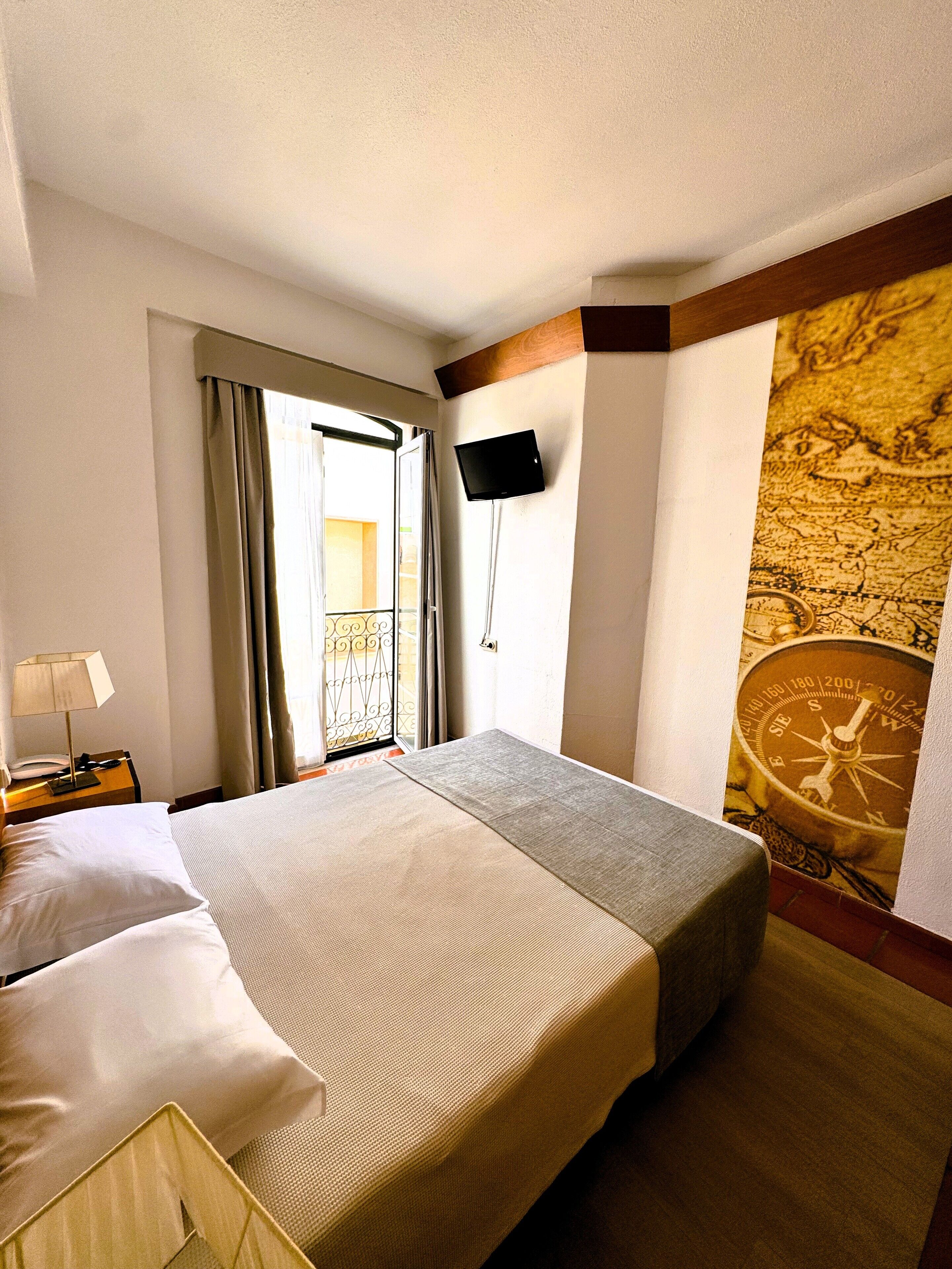 standard double room | free wifi, bed sheets