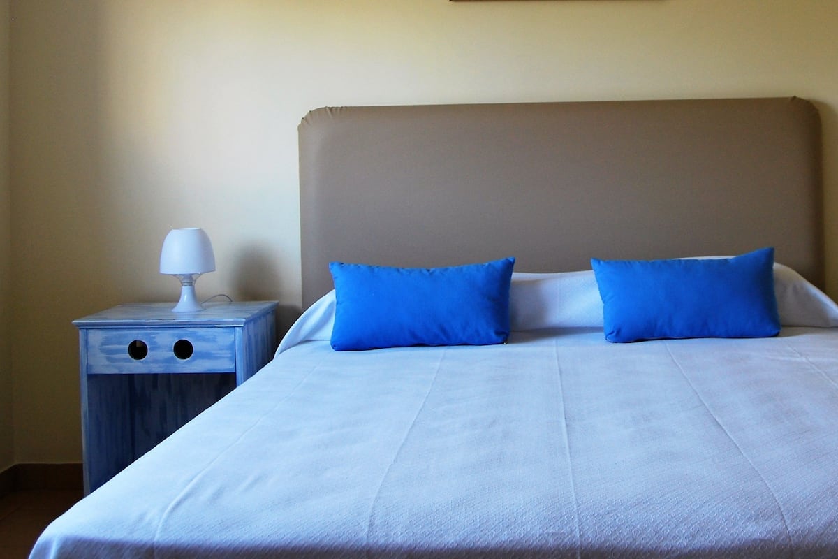Habitación panorámica - 1 cama matrimonial o 2 individuales, balcón, vista al océano | Ropa de cama
