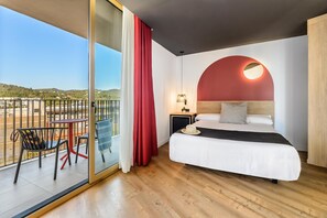 Minibar, Zimmersafe, Schreibtisch, kostenloses WLAN