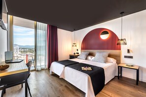 Minibar, safe på rommet, skrivebord og wi-fi (inkludert)