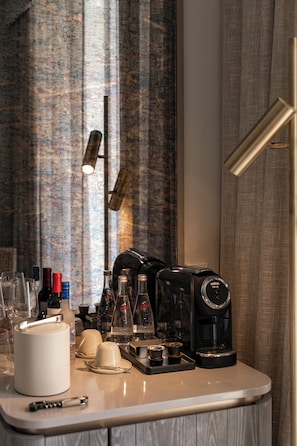 Room, 1 Katil Raja (King), Sea View (VIP) | Bar mini