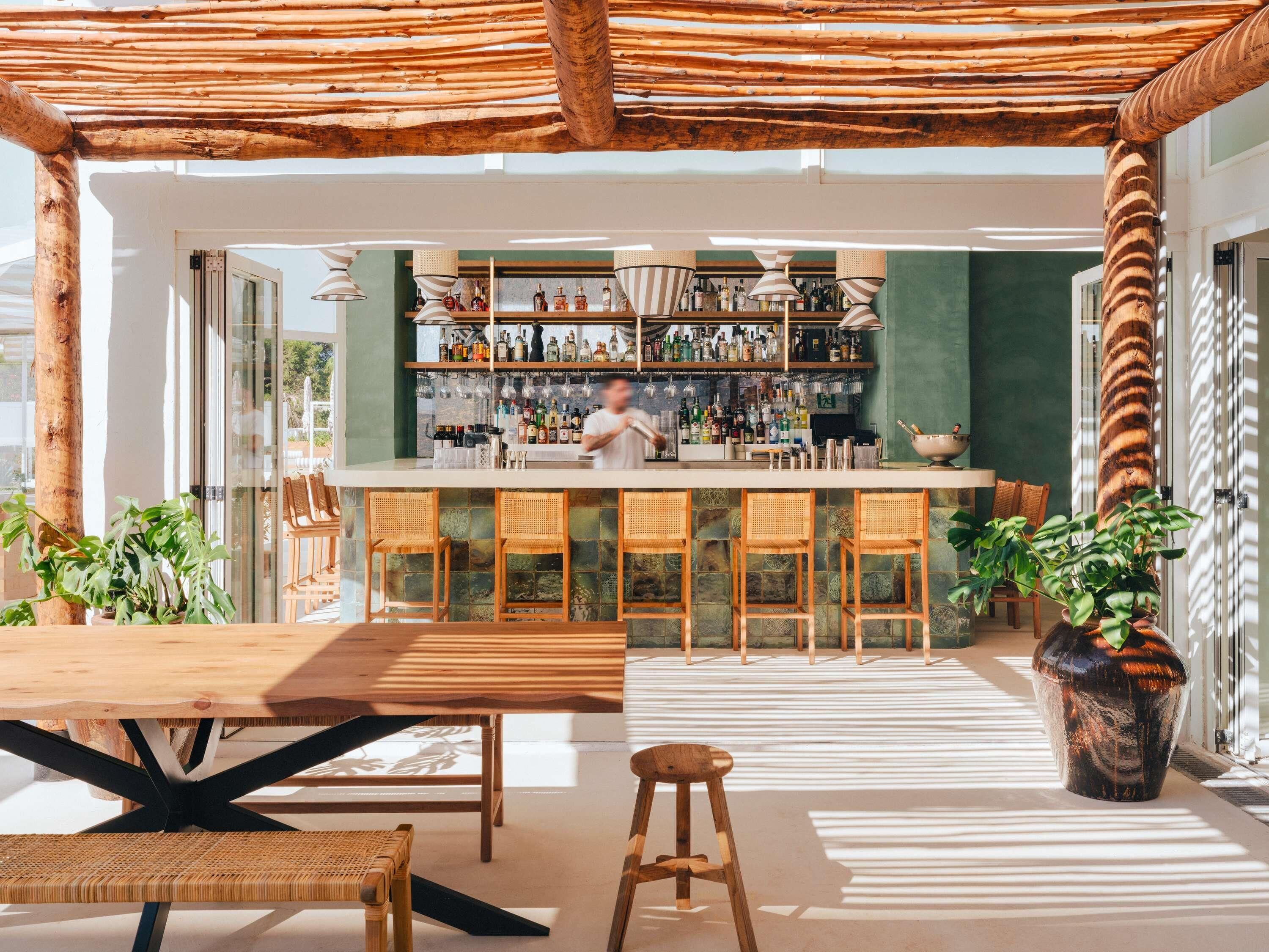 4 restaurants, dinner served, Mexican cuisine