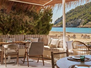 4 restaurants, dinner served, Mexican cuisine - Hyde Ibiza (Santa Eulalia del Rio)