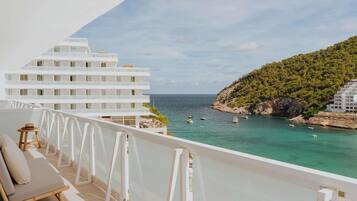 Deluxe-Suite, 2 Schlafzimmer, Meerblick | Hochwertige Bettwaren, Minibar, Zimmersafe, Schreibtisch