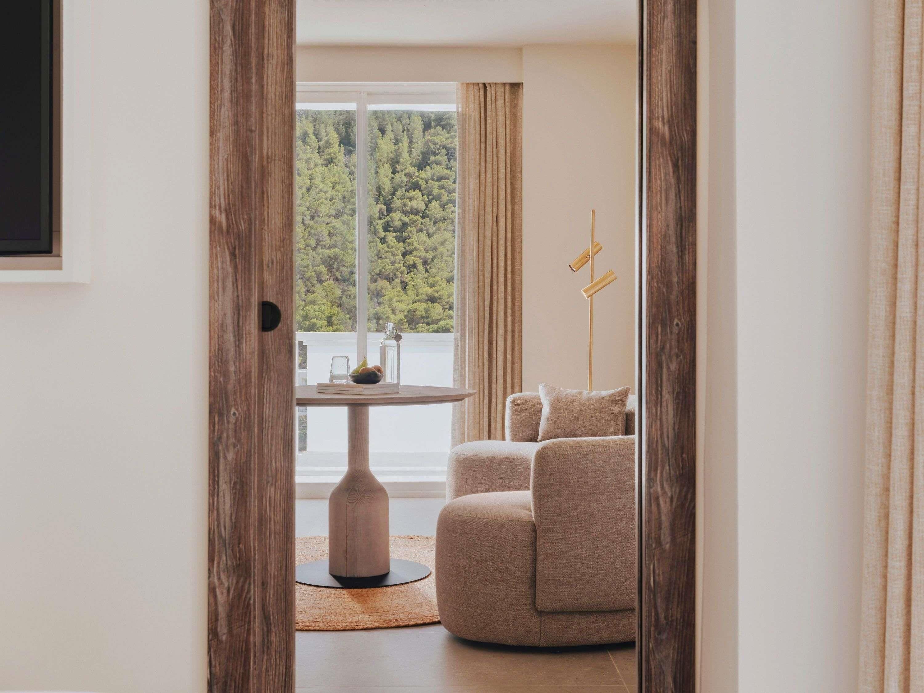 Ropa de cama de alta calidad y minibar 