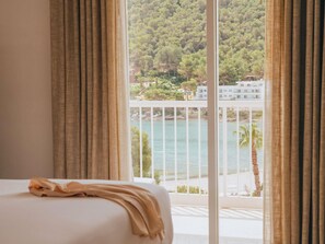 Suíte, 1 cama King e sofá-cama, vista para o mar | Roupas de cama premium, frigobar, cofres nos quartos, escrivaninha