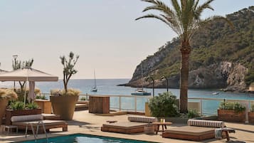 4 restaurants, dinner served, Mexican cuisine