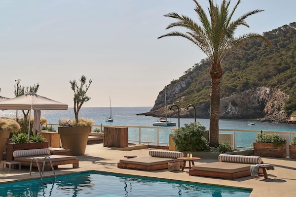 4 restaurants, dinner served, Mexican cuisine