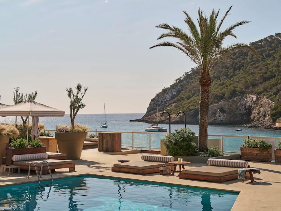 4 restaurantes, se sirve cena, cocina mexicana