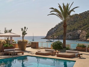 4 restaurants, dinner served, Mexican cuisine - Hyde Ibiza (Santa Eulalia del Rio)