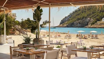 4 restaurants, dinner served, Mexican cuisine