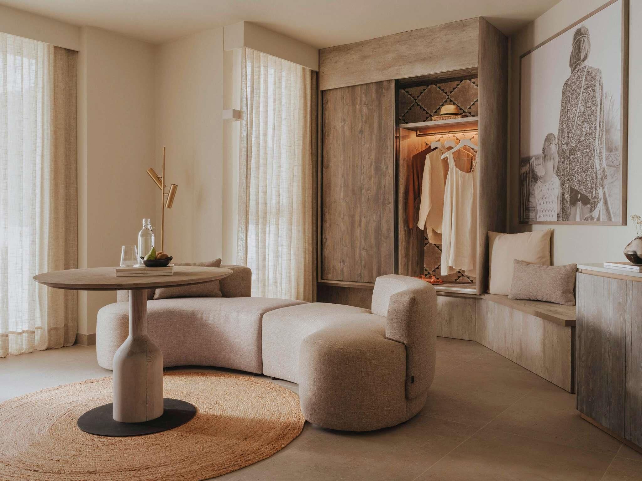 Ropa de cama de alta calidad y minibar 