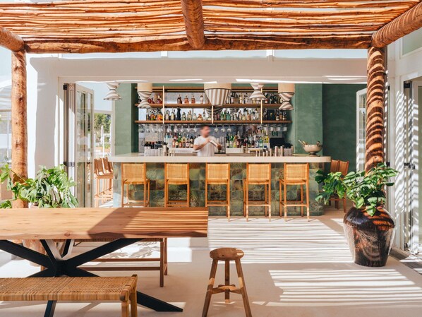 4 restaurants, dinner served, Mexican cuisine - Hyde Ibiza (Santa Eulalia del Rio)