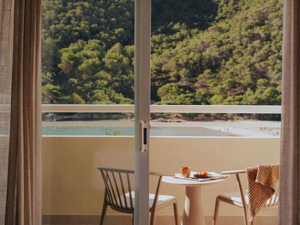 Premium bedding, minibar, in-room safe, desk - Hyde Ibiza (Santa Eulalia del Rio)