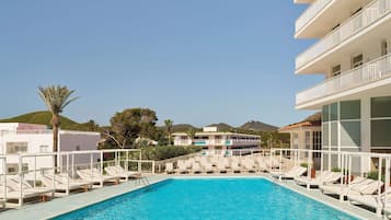 3 piscinas al aire libre, sombrillas, tumbonas