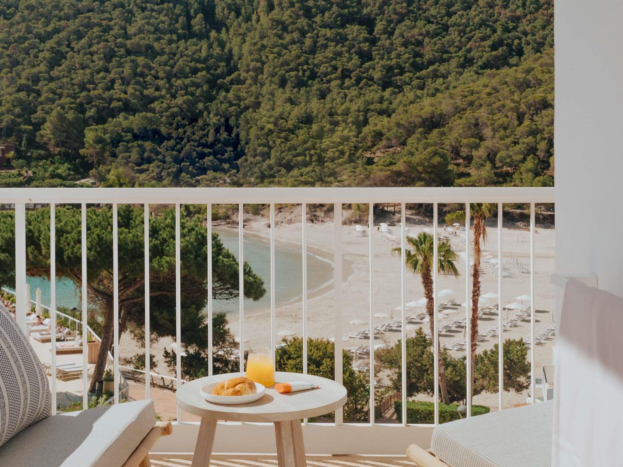 Suite, 1 très grand lit et 1 canapé-lit, vue mer