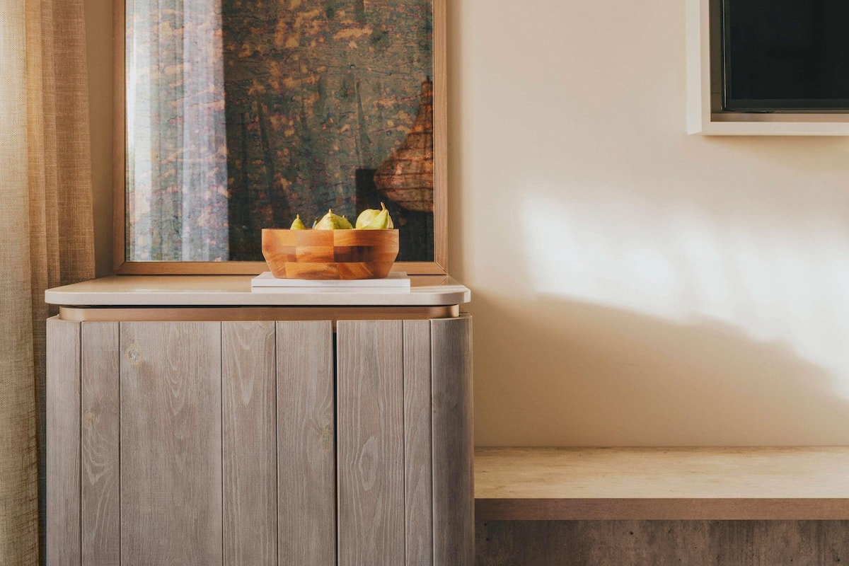 Ropa de cama de alta calidad, minibar, caja fuerte y escritorio