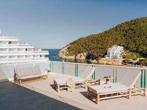 Suite (Headliner) | Luxe beddengoed, een minibar, een kluis op de kamer, een bureau