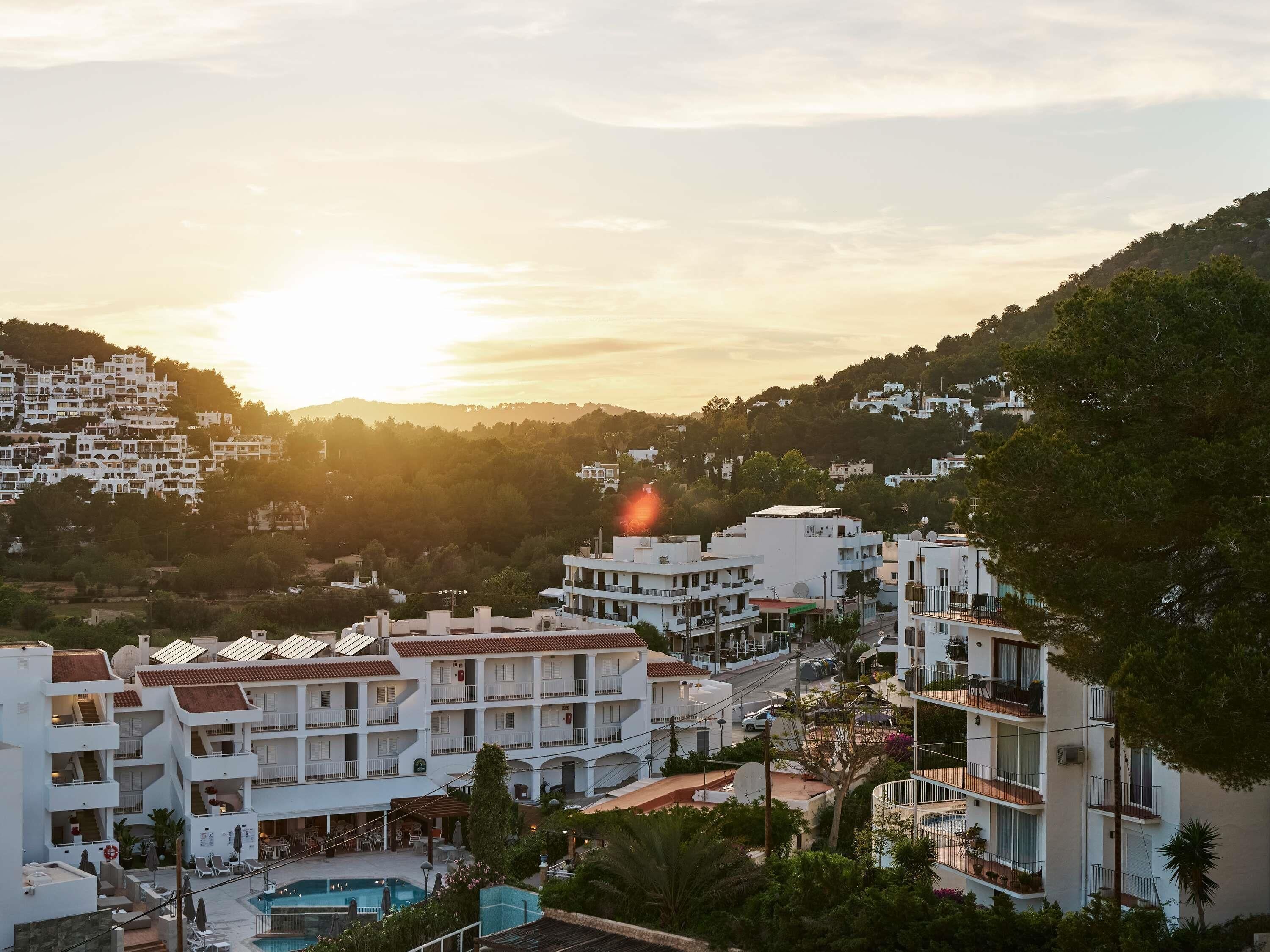 VIP Mountain View | Luxe beddengoed, een minibar, een kluis op de kamer, een bureau