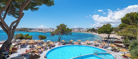 3 outdoor pools, pool umbrellas, sun loungers