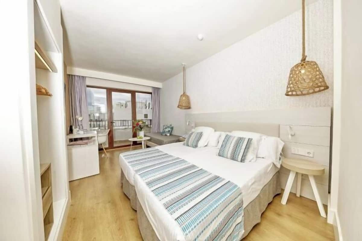 1 bedroom, minibar, in-room safe, desk