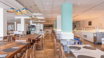 Daily buffet breakfast for a fee