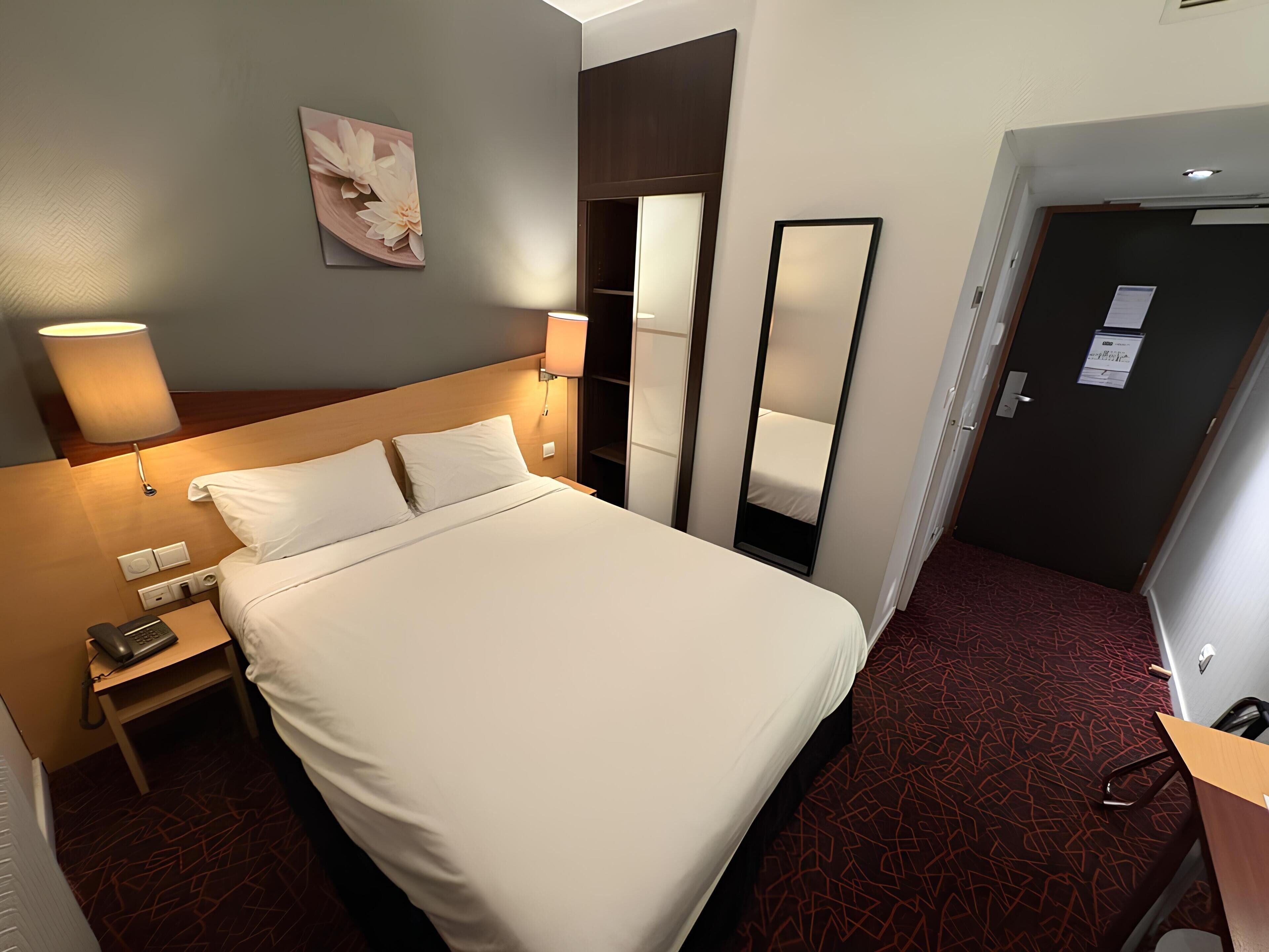 Camera Standard, 1 letto matrimoniale | Con arredamento individuale, una scrivania, tende oscuranti