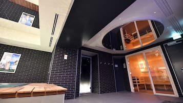 室內泳池