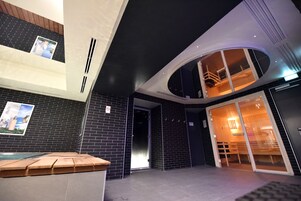 Sauna, hot tub, steam room