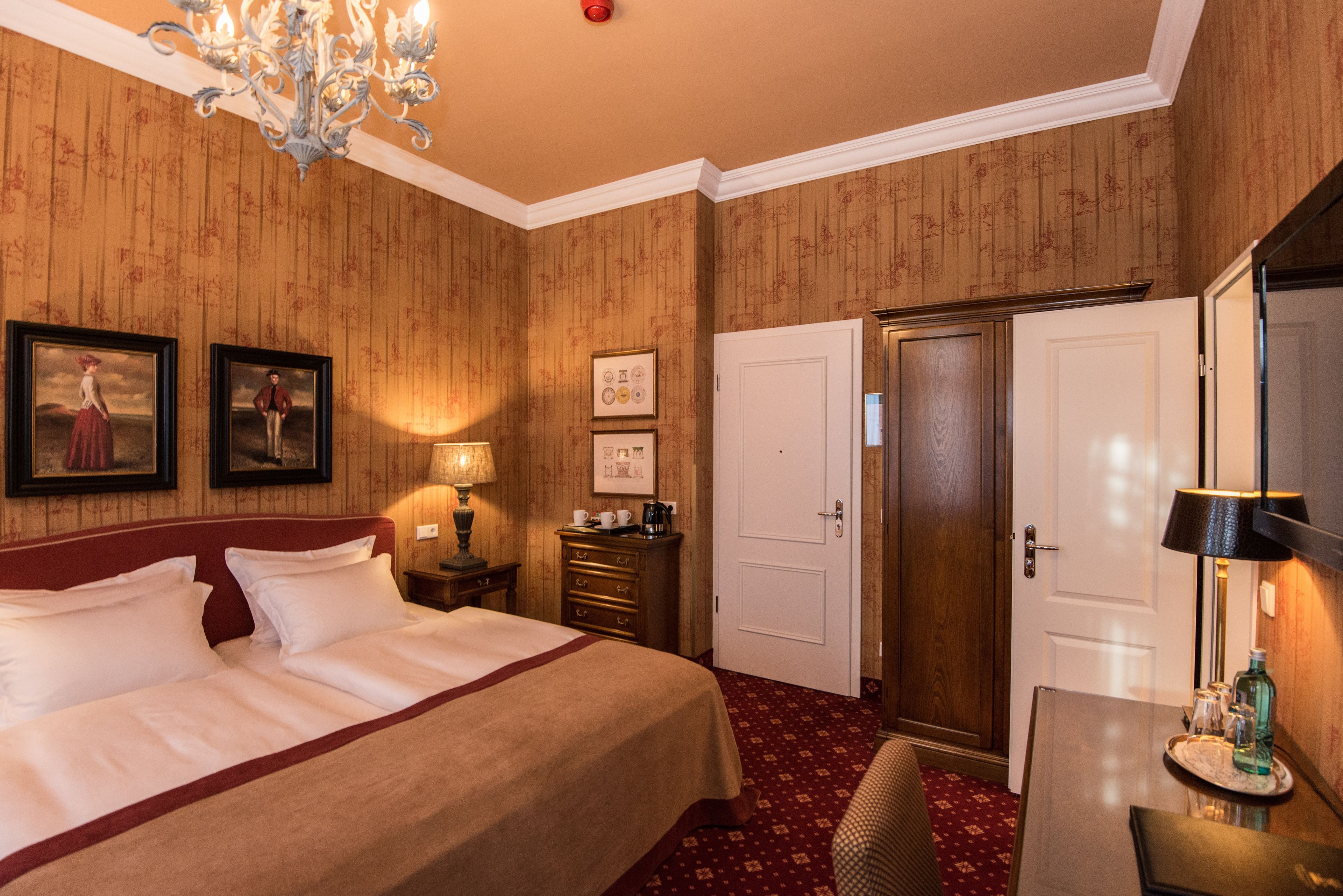 comfort room, 1 double bed | hypo-allergenic bedding, minibar, in-room safe, individually decorated