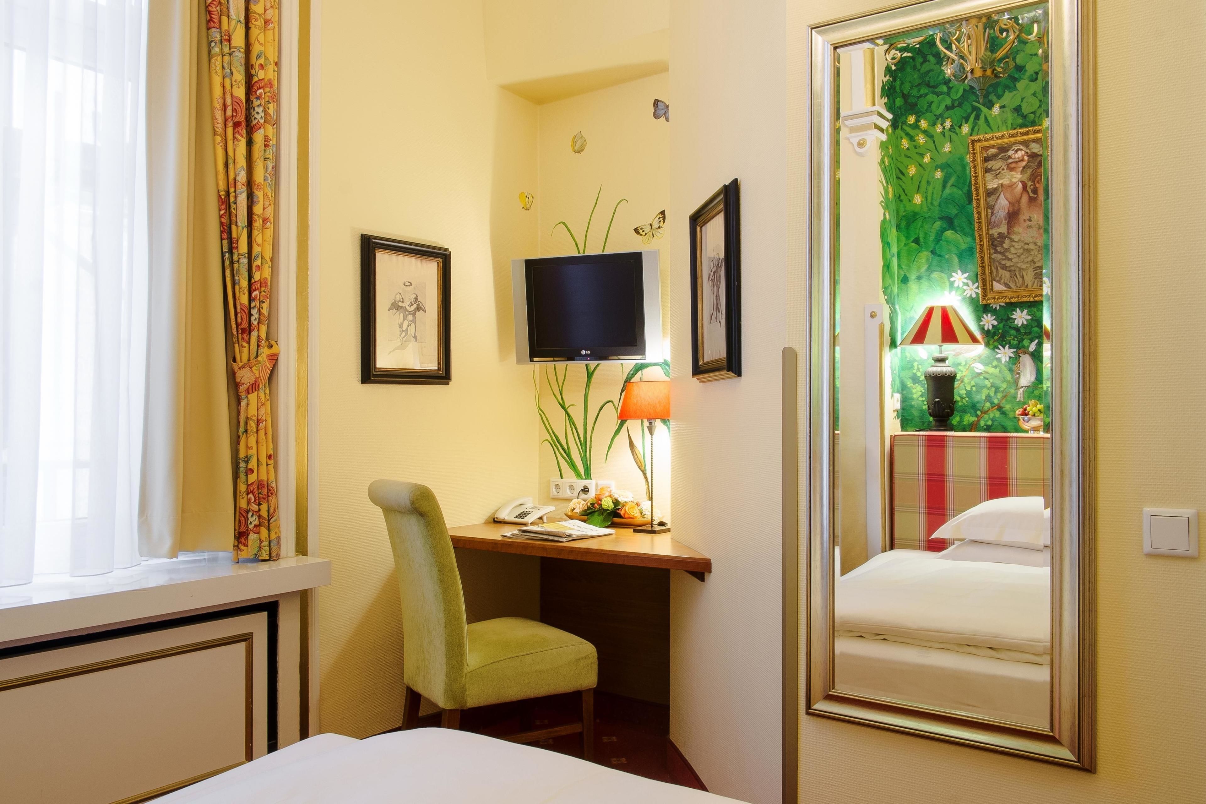single room | hypo-allergenic bedding, minibar, in-room safe, individually decorated