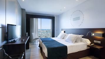 Ropa de cama de alta calidad, minibar, caja fuerte y escritorio