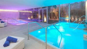 Salas de tratamiento para parejas, sauna y tina de hidromasaje