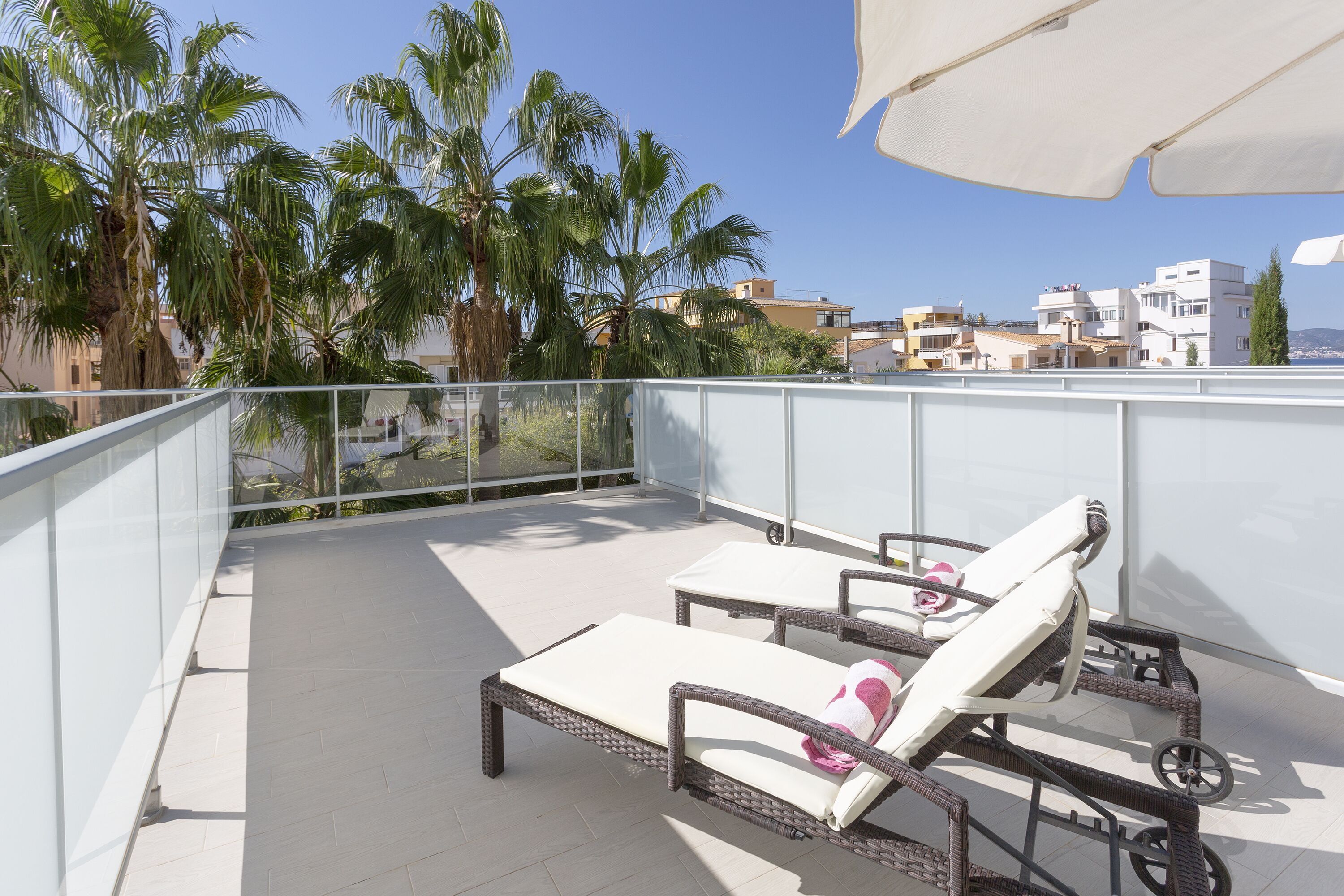 Minibar, escritorio, sistema de insonorización y wifi gratis