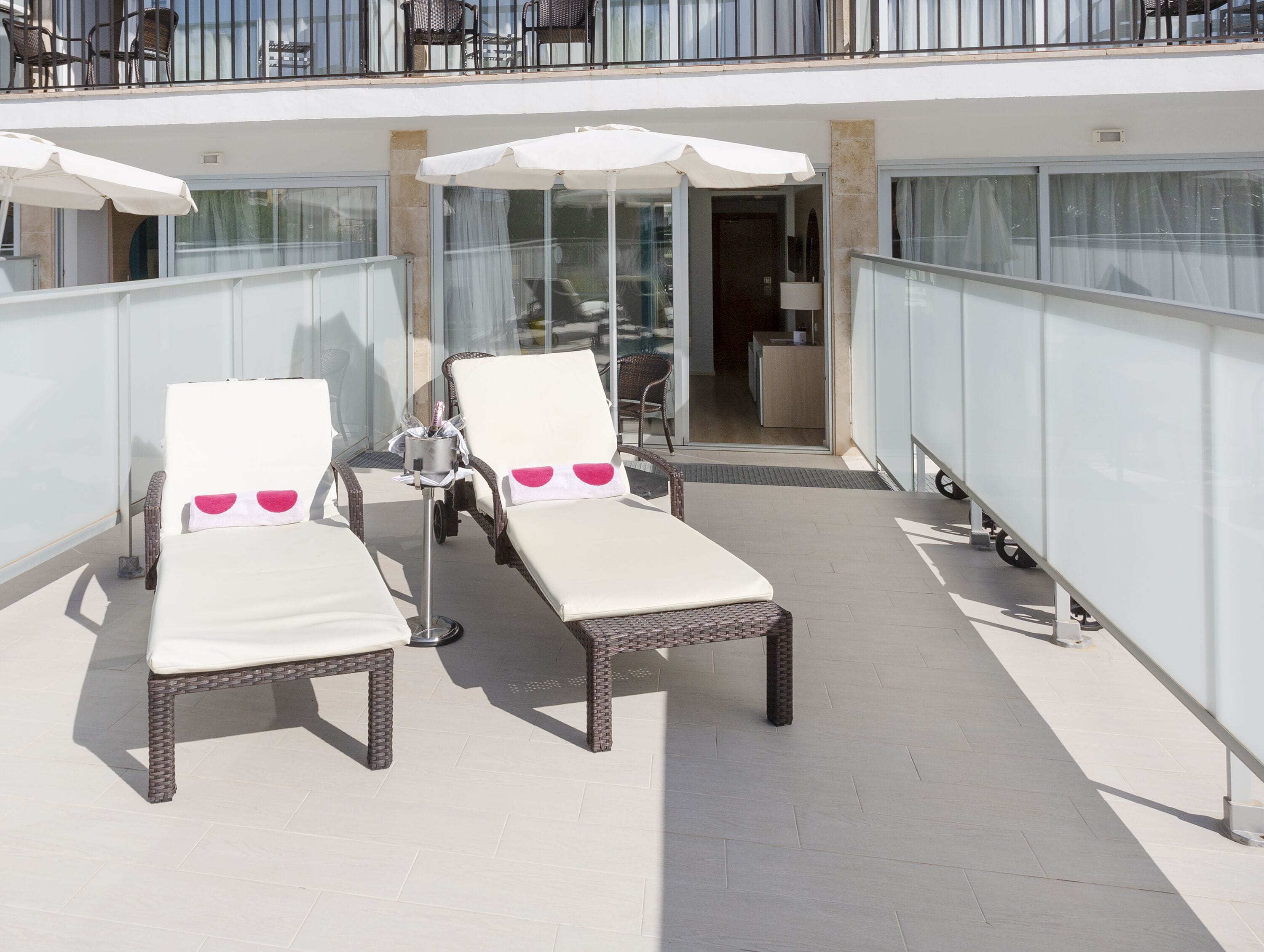 Een minibar, een bureau, geluiddichte muren, gratis wifi