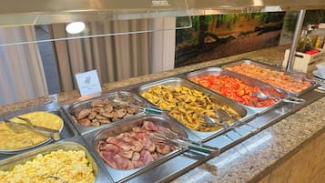 Desayuno buffet (EUR 6 por persona)